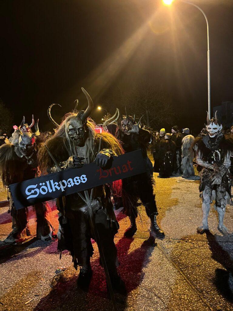 Bild eines Krampuslaufes der Sölkpass Bruat aus Schöder, Bezirk Murau, Steiermark