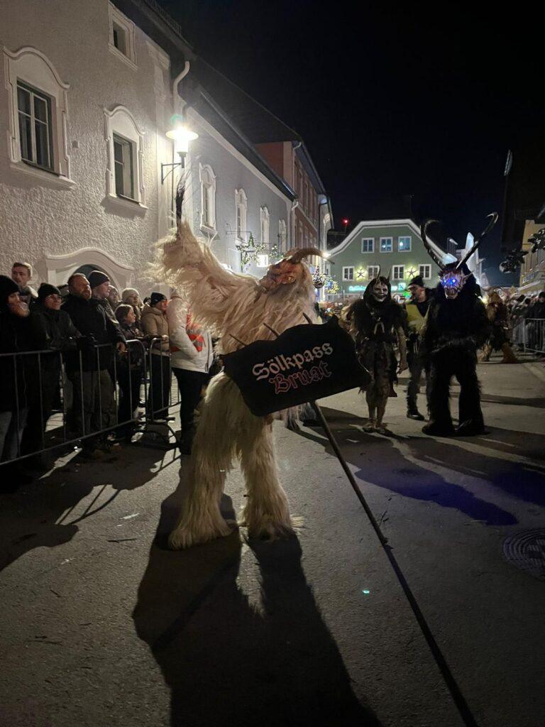 Bild eines Krampuslaufes der Sölkpass Bruat aus Schöder, Bezirk Murau, Steiermark