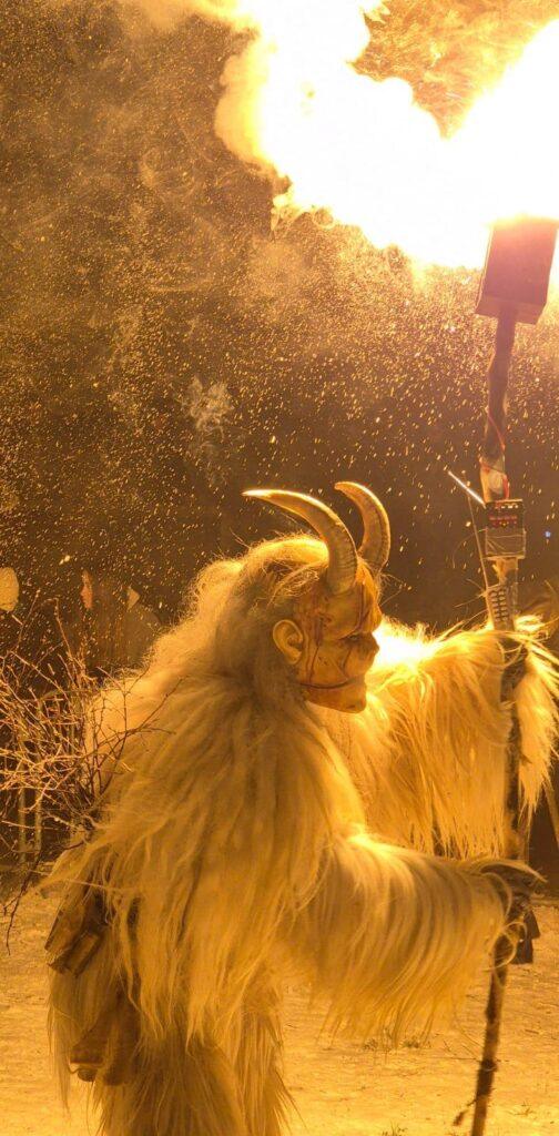 Bild eines Krampuslaufes der Sölkpass Bruat aus Schöder, Bezirk Murau, Steiermark