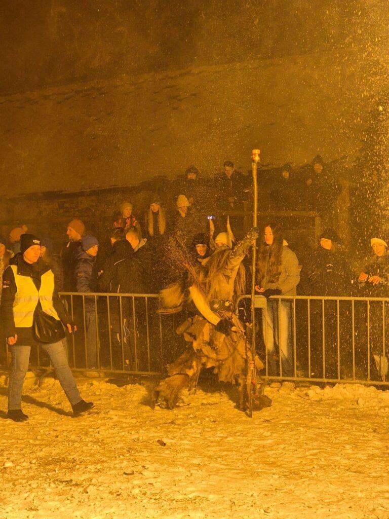 Bild eines Krampuslaufes der Sölkpass Bruat aus Schöder, Bezirk Murau, Steiermark