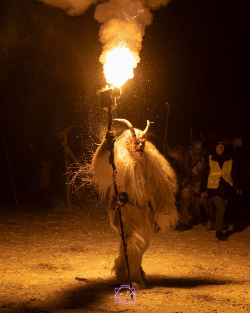 Bild eines Krampuslaufes der Sölkpass Bruat aus Schöder, Bezirk Murau, Steiermark