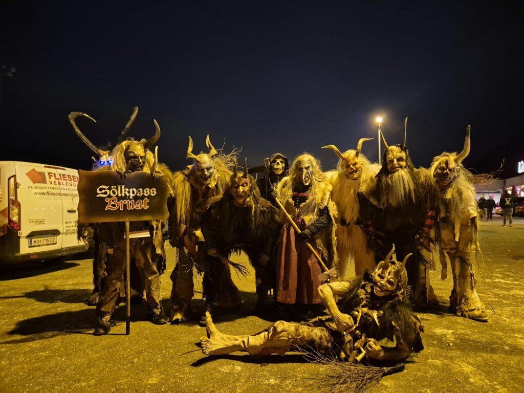 Bild eines Krampuslaufes der Sölkpass Bruat aus Schöder, Bezirk Murau, Steiermark