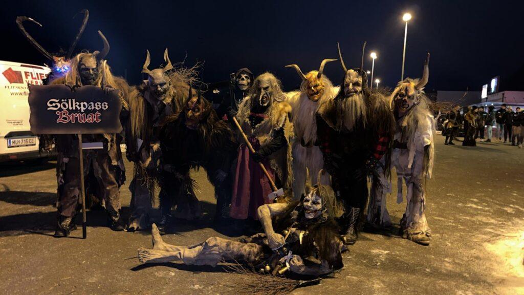 Bild eines Krampuslaufes der Sölkpass Bruat aus Schöder, Bezirk Murau, Steiermark