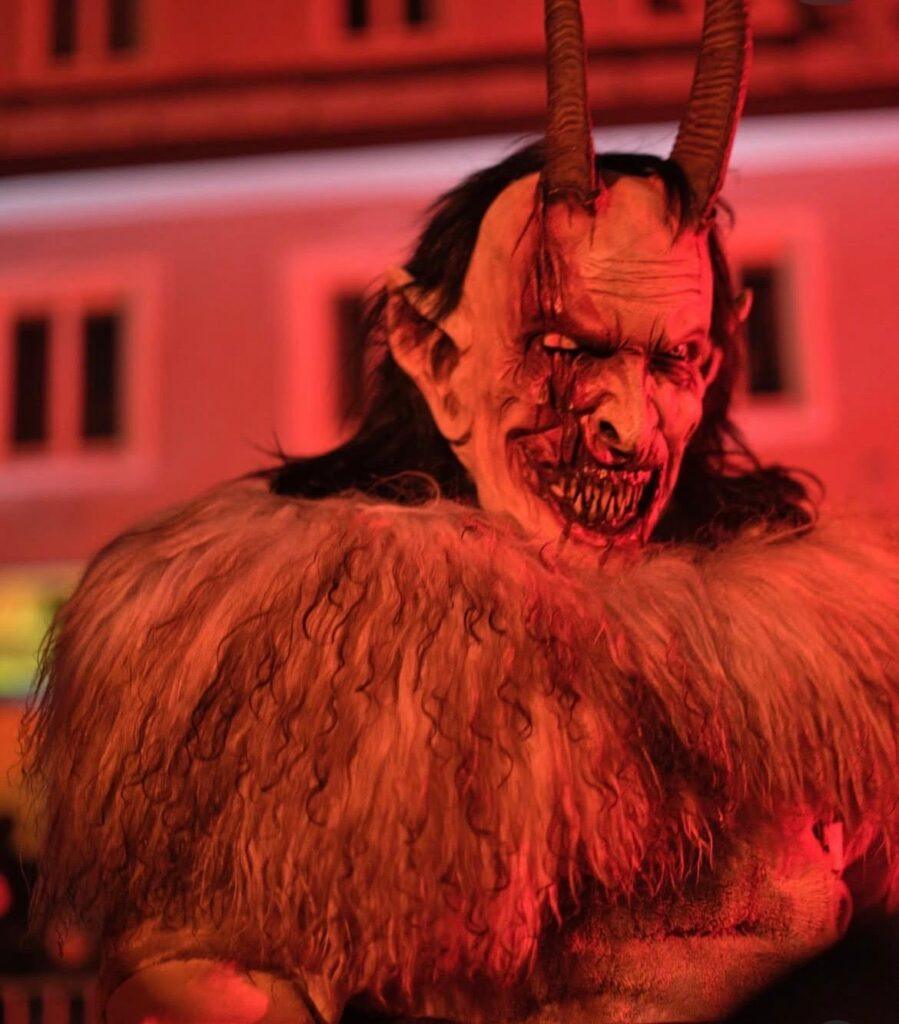 Bild eines Krampuslaufes der Sölkpass Bruat aus Schöder, Bezirk Murau, Steiermark