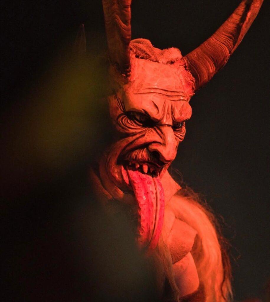 Bild eines Krampuslaufes der Sölkpass Bruat aus Schöder, Bezirk Murau, Steiermark