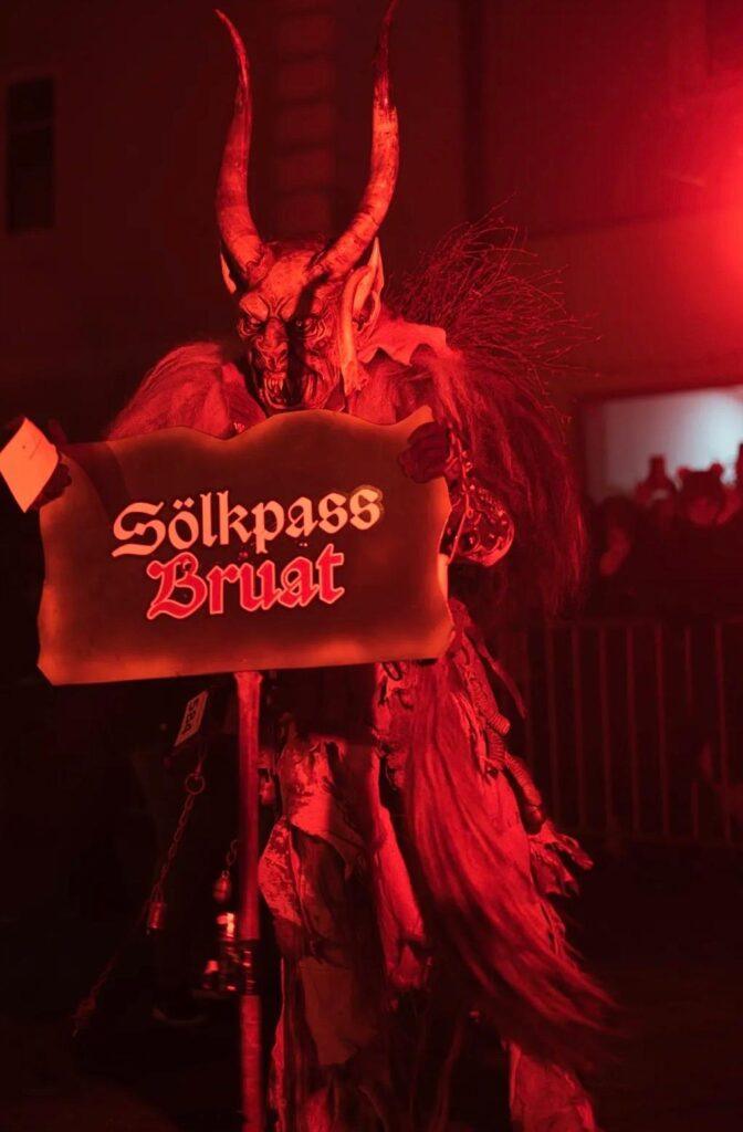 Bild eines Krampuslaufes der Sölkpass Bruat aus Schöder, Bezirk Murau, Steiermark
