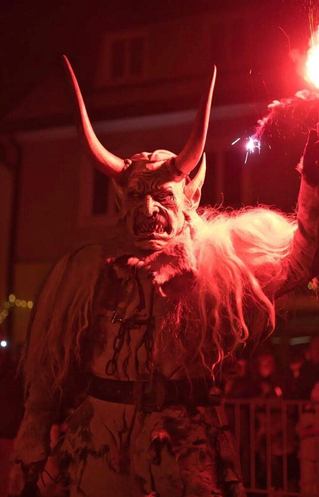 Bild eines Krampuslaufes der Sölkpass Bruat aus Schöder, Bezirk Murau, Steiermark