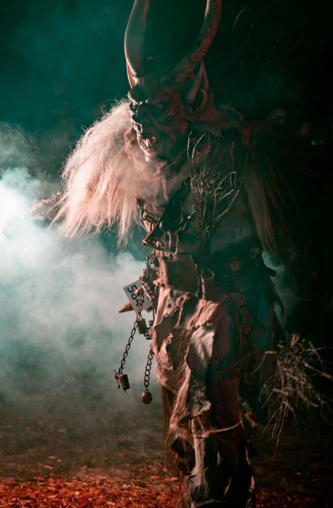 Bild eines Krampuslaufes der Sölkpass Bruat aus Schöder, Bezirk Murau, Steiermark