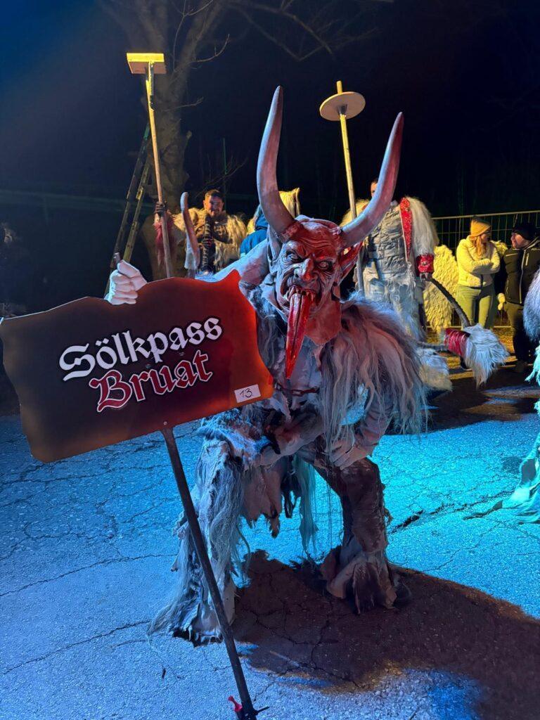 Bild eines Krampuslaufes der Sölkpass Bruat aus Schöder, Bezirk Murau, Steiermark