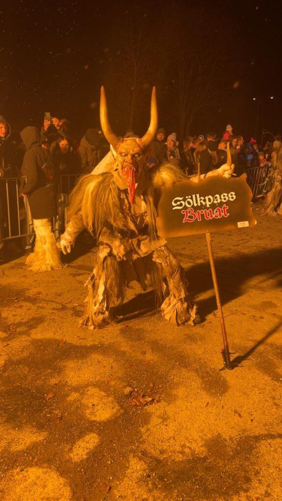 Bild eines Krampuslaufes der Sölkpass Bruat aus Schöder, Bezirk Murau, Steiermark